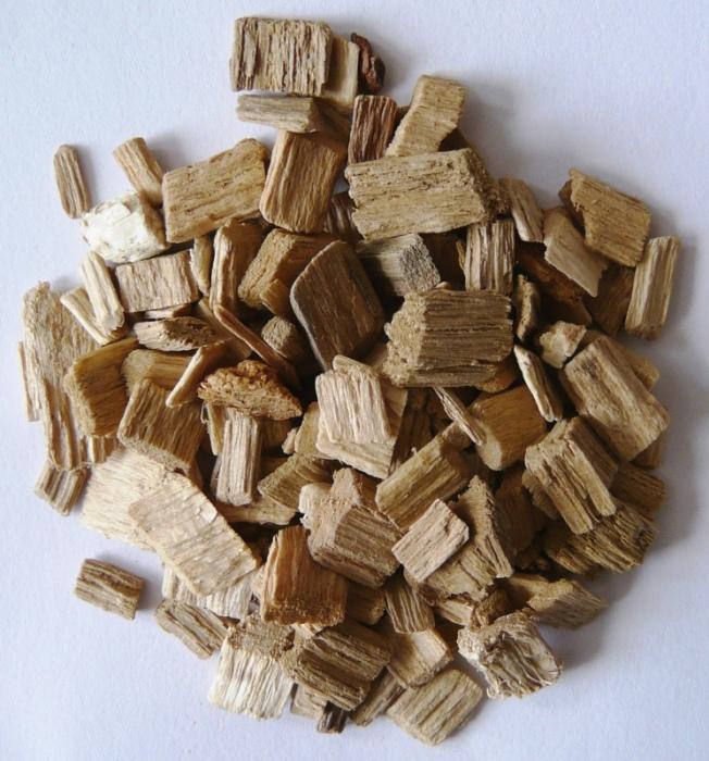 Údenárske štiepky, piliny a palice